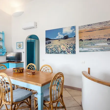 Casa Laura Al Mare Con Piscina 別荘 オルビア
