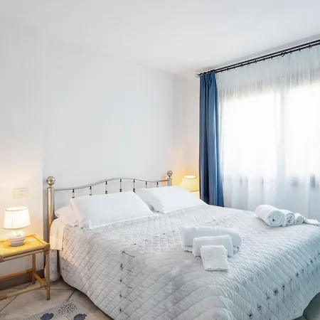 Casa Laura Al Mare Con Piscina Nyaraló *