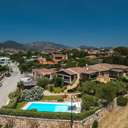 Casa Laura Al Mare Con Piscina オルビア