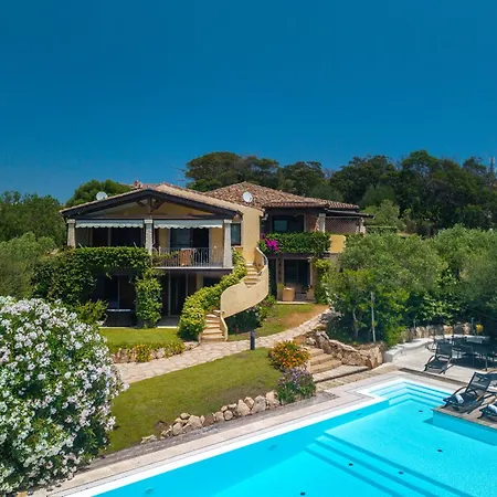 Casa Laura Al Mare Con Piscina 別荘 オルビア