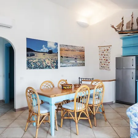 Casa Laura Al Mare Con Piscina 別荘 オルビア