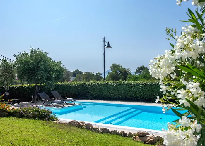 Casa Laura Al Mare Con Piscina Nyaraló *